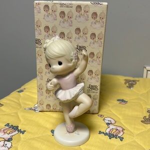 Precious Moments “In the Spotlight of His Grace”